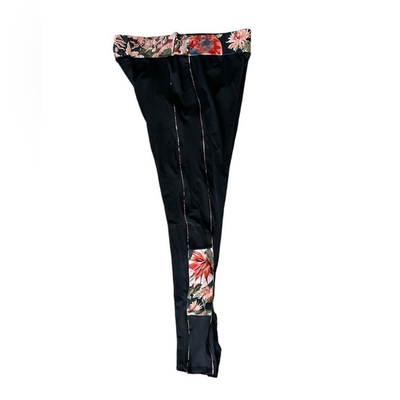 5/$25 Zara NWT black floral leggings size small - Picture 3 of 9